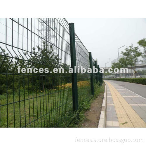 backyard welded wire mesh fence